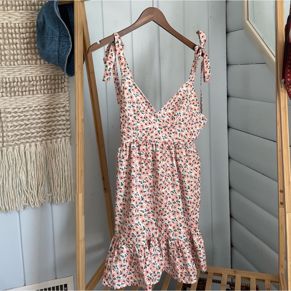 Shoulder tie strap dress